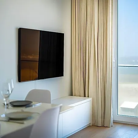 In With Stunning Sea View Apartament *